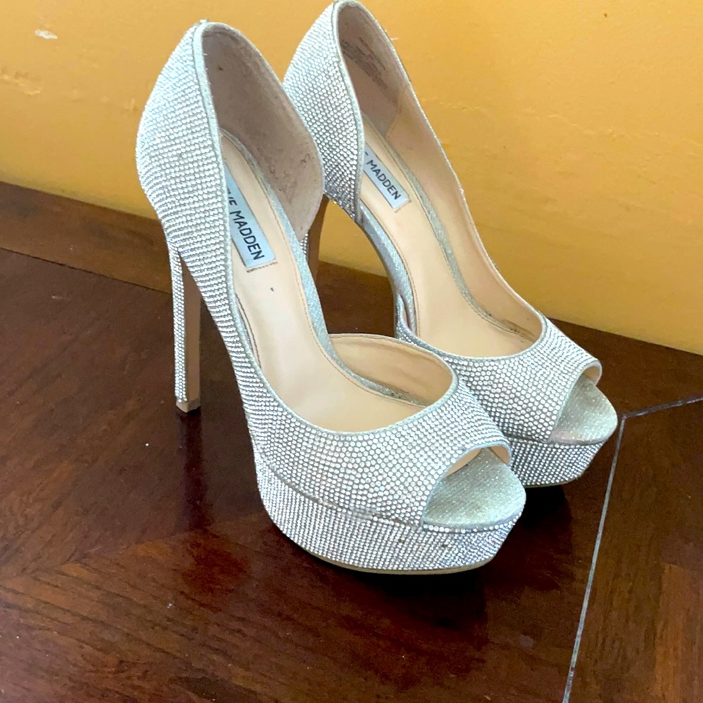 Silver Steve Madden heels size 8
